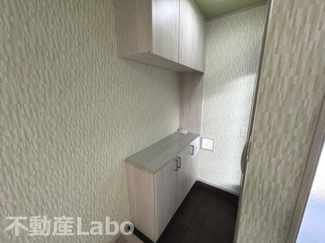 徳島市庄町５丁目のアパートの玄関