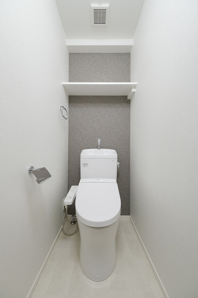 エンクレスト博多駅南FITのトイレ|落ち着いた色調のトイレです