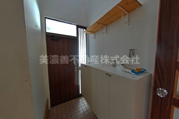 ６３４２３　岐阜市本荘中古戸建ての玄関