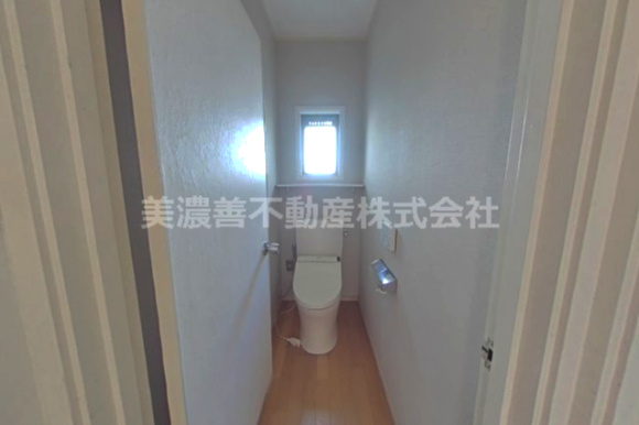 ６３４２３　岐阜市本荘中古戸建てのトイレ