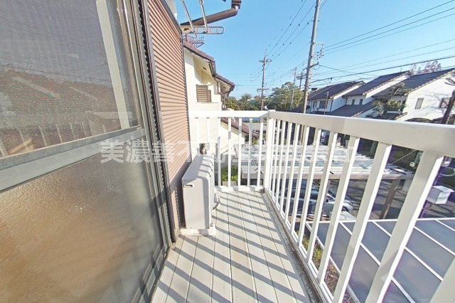６３４２３　岐阜市本荘中古戸建てのバルコニー