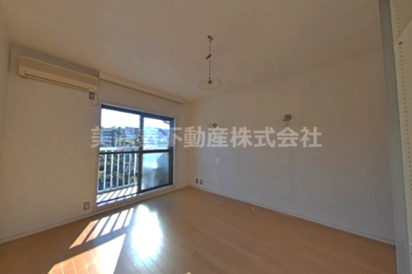 ６３４２３　岐阜市本荘中古戸建ての洋室