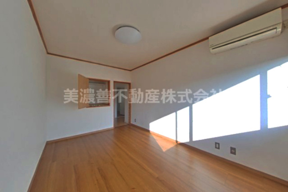 ６３４２３　岐阜市本荘中古戸建ての洋室