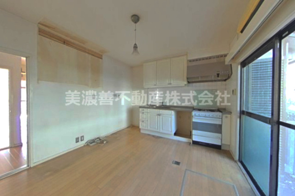 ６３４２３　岐阜市本荘中古戸建ての居間・リビング