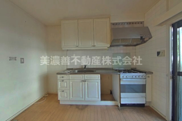 ６３４２３　岐阜市本荘中古戸建てのキッチン