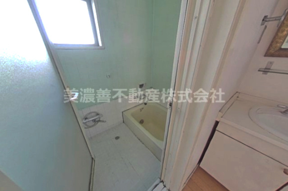 ６３４２３　岐阜市本荘中古戸建ての浴室