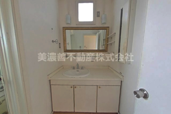６３４２３　岐阜市本荘中古戸建ての独立洗面台