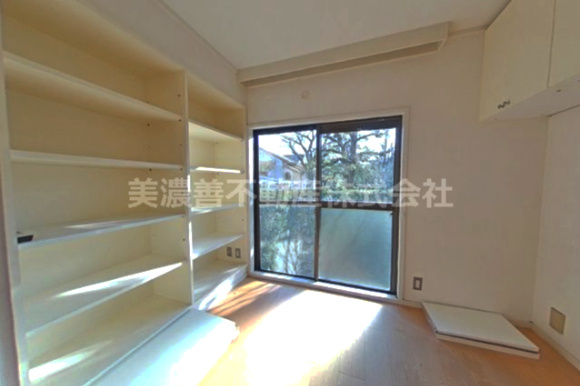 ６３４２３　岐阜市本荘中古戸建ての洋室