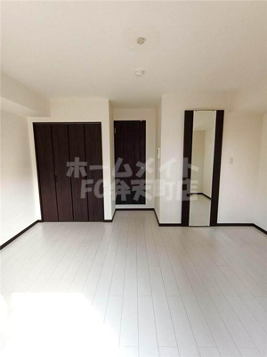 【居間・リビング】 | アヴァンツァーレ弁天 | こちらの居間で趣味の時間をお楽しみください