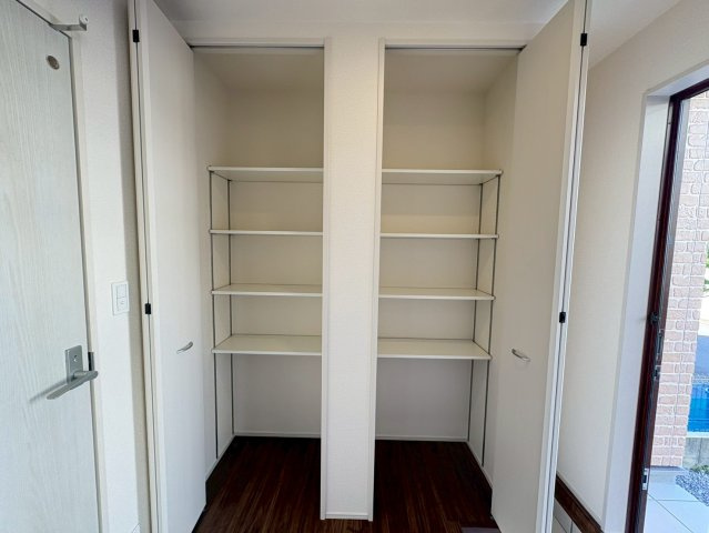 ■■うるま市みどり町第３－１号棟（全２棟）の収納|大きなものも収納できそうです