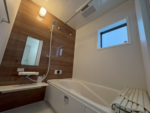 ■■うるま市みどり町第３－１号棟（全２棟）の浴室|落ち着いた空間のお風呂です