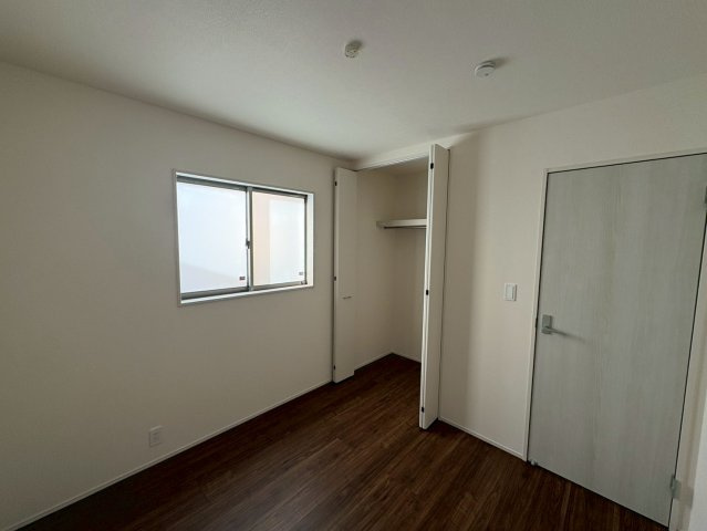 ■■うるま市みどり町第３－１号棟（全２棟）の洋室