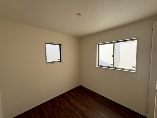 ■■うるま市みどり町第３－１号棟（全２棟）の洋室