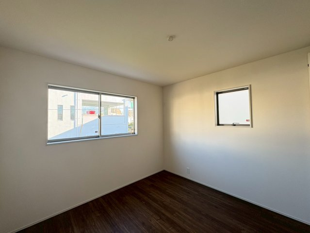 ■■うるま市みどり町第３－１号棟（全２棟）の洋室