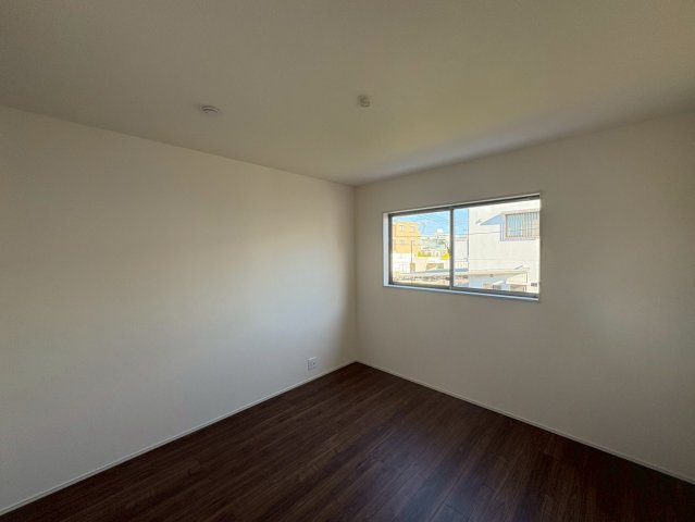 ■■うるま市みどり町第３－１号棟（全２棟）の洋室