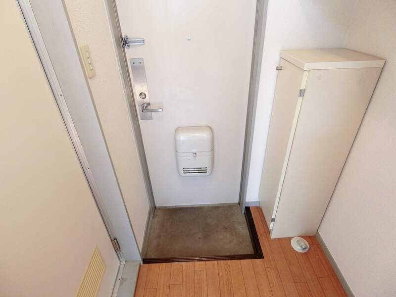 プライム津田の玄関