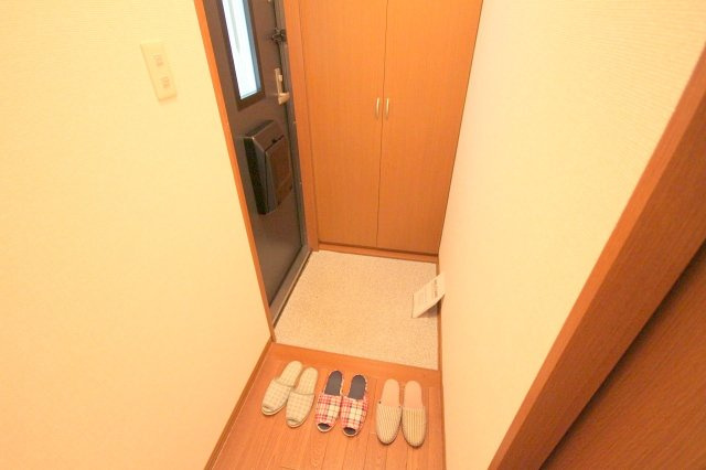 グリーンフォーレスト伊丹B棟の玄関|ゆったりとした玄関です