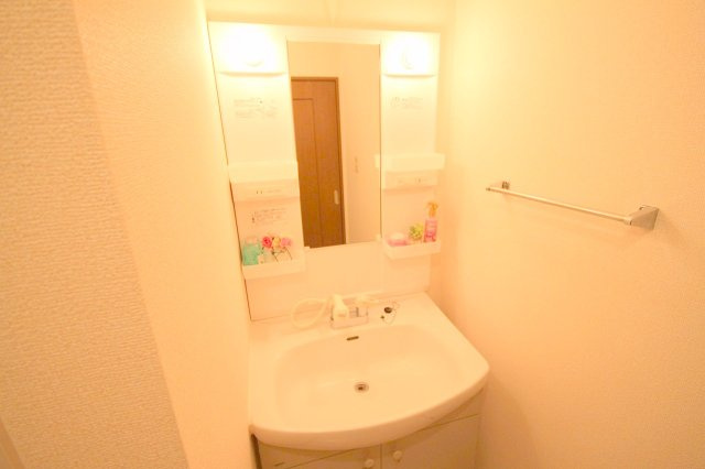 グリーンフォーレスト伊丹B棟の洗面所|使いやすい洗面所です