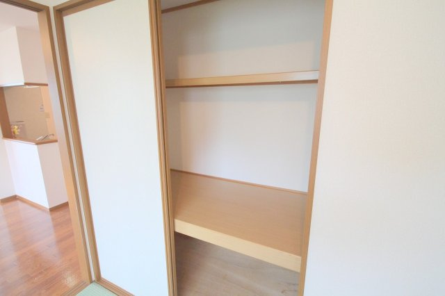 グリーンフォーレスト伊丹B棟の収納|大きなスペースがあり、収納には困りません