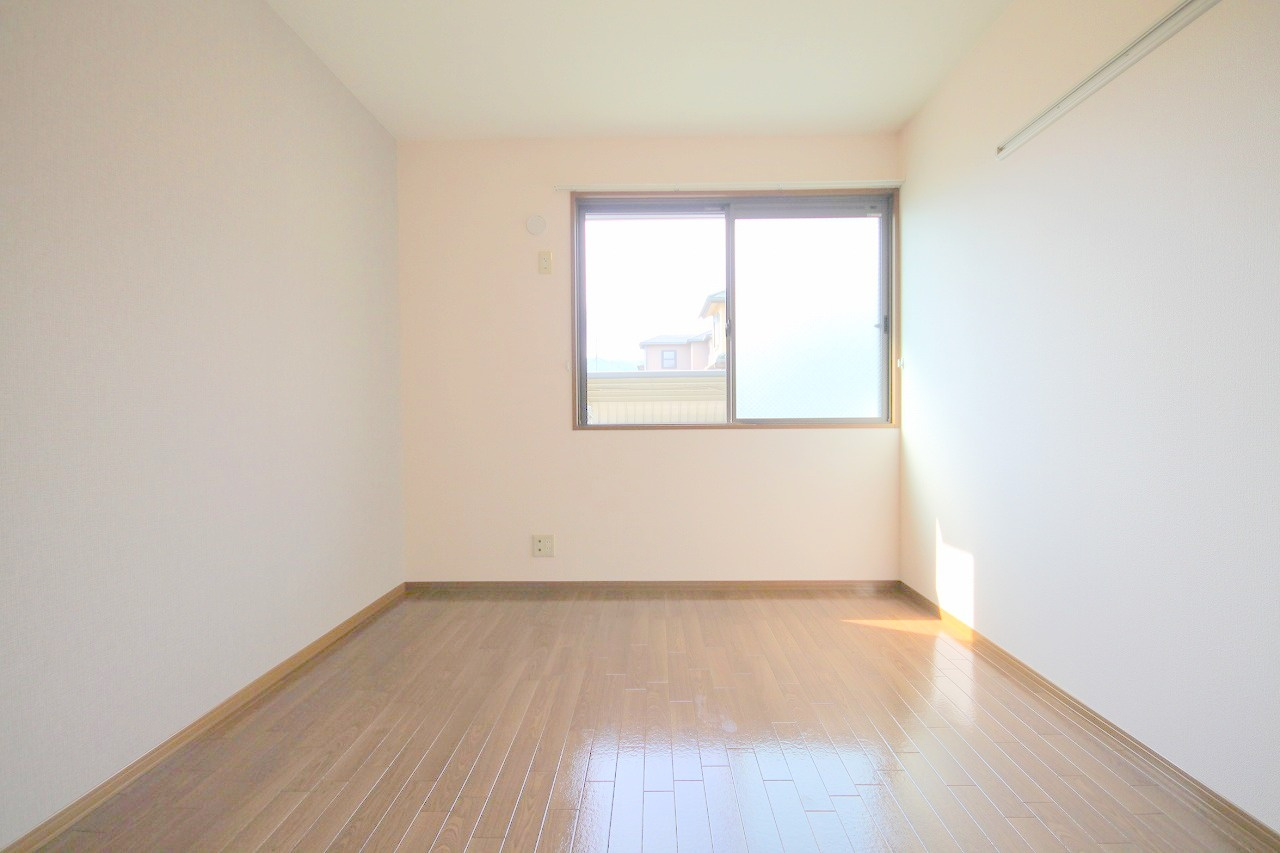 グリーンフォーレスト伊丹B棟の居間・リビング|おしゃれな居間です