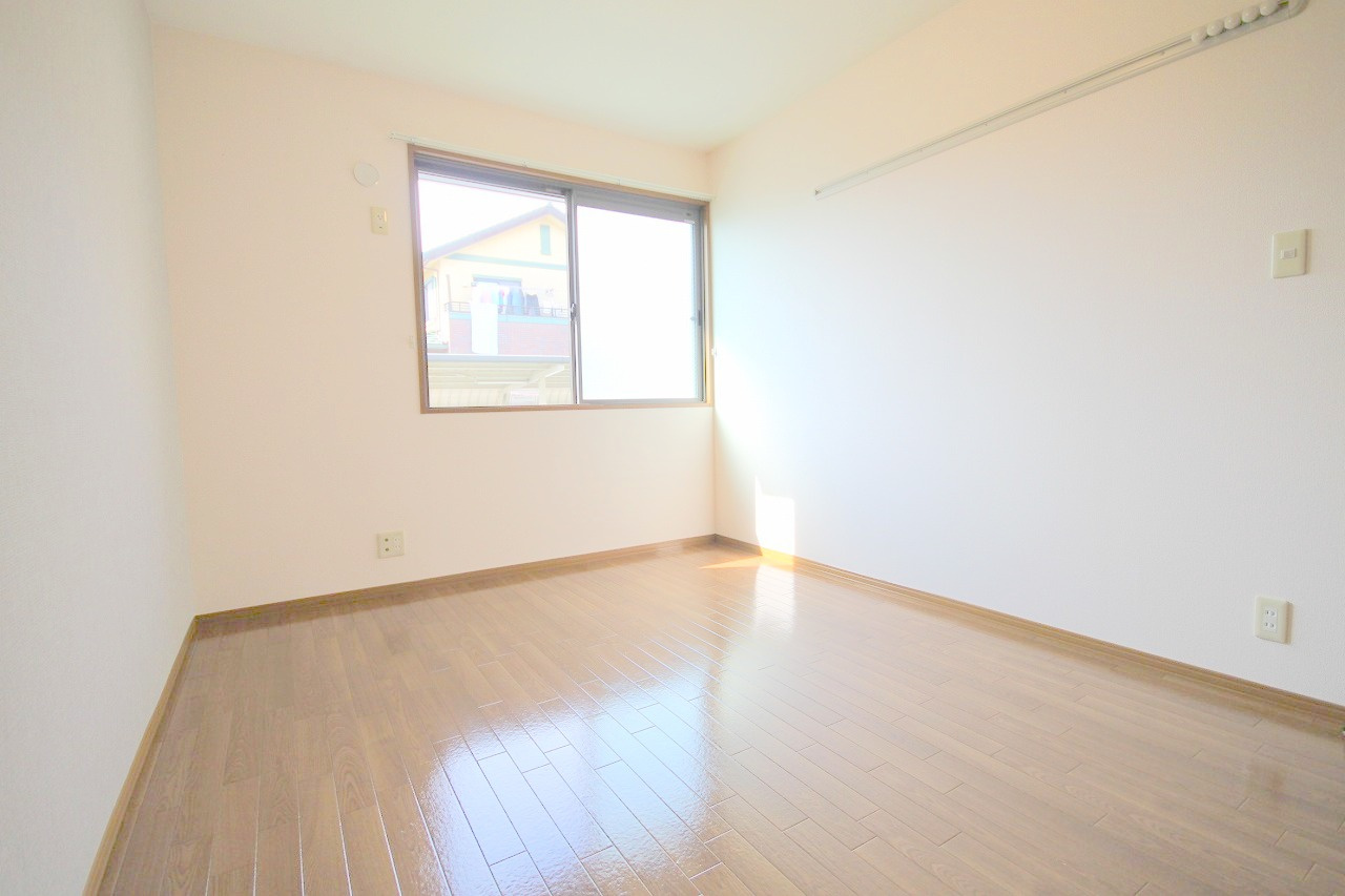 グリーンフォーレスト伊丹B棟の居間・リビング|ゆったりとしたリビングです