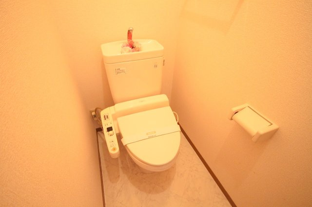 グリーンフォーレスト伊丹B棟のトイレ|落ち着いたトイレです