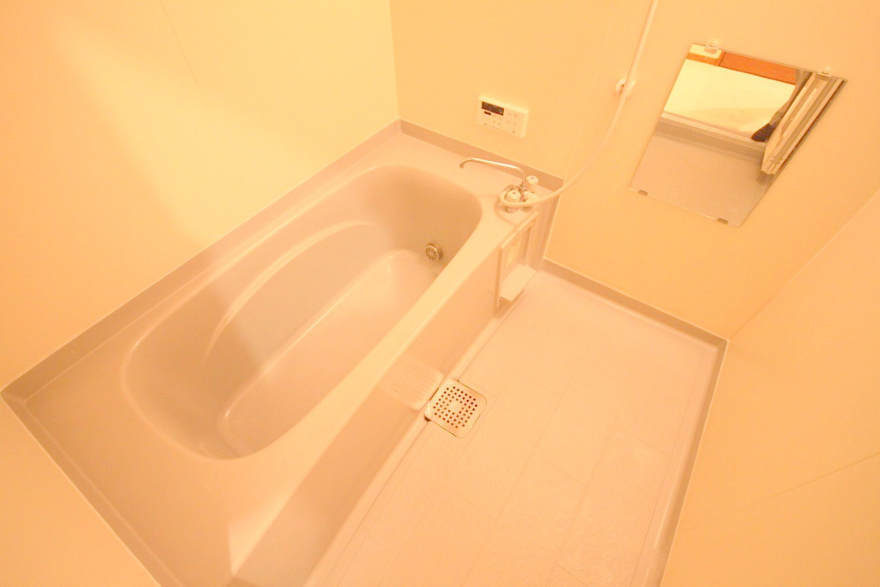 グリーンフォーレスト伊丹B棟の浴室|落ち着いた空間のお風呂です