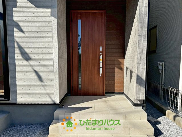 久喜サウスアベニュー　新築一戸建て　01の玄関