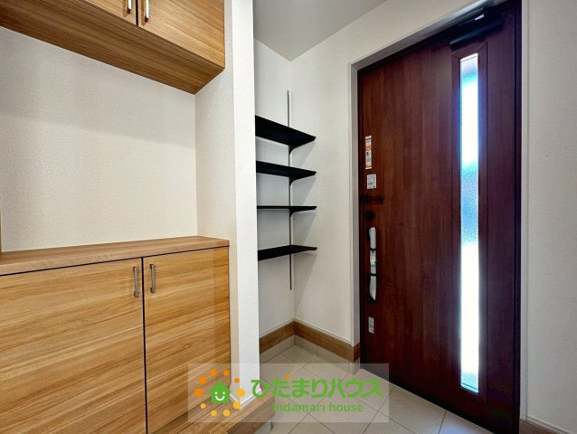 久喜サウスアベニュー　新築一戸建て　01の玄関