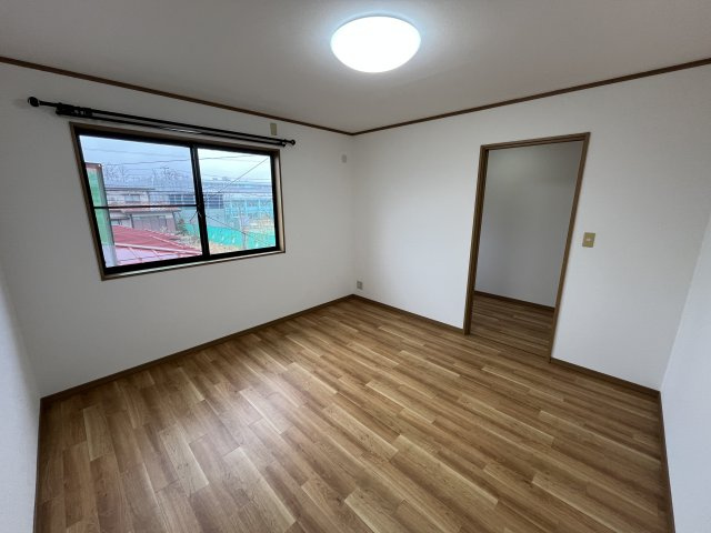 成沢西3丁目の洋室