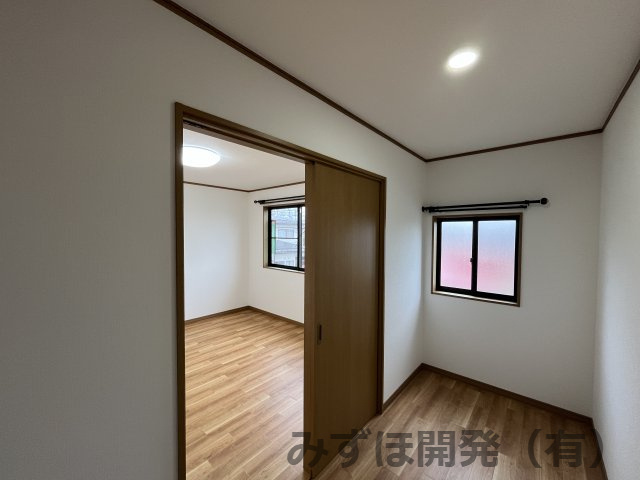 成沢西3丁目の洋室|2/28撮影
主寝室のウォークインクローゼットも広々♪♪
