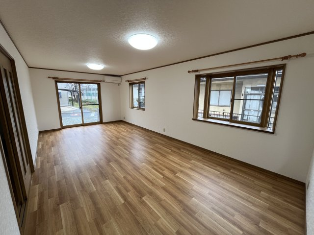 成沢西3丁目の駐車場|2/28撮影
シャッター付き車庫　車も入ります！