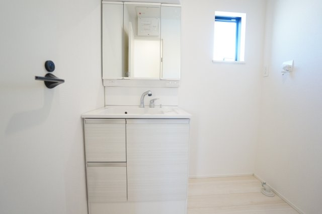 リナージュ常滑市小倉町8丁目第一期　3号棟の独立洗面台|暮らしを快適に変える、シャワー付き洗面化粧台