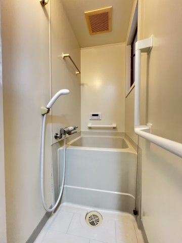 塩屋町3丁目戸建の浴室