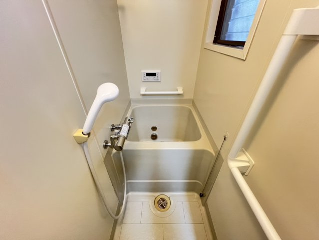 塩屋町3丁目戸建の浴室