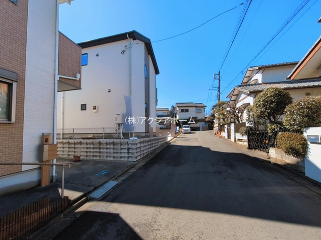 所沢市小手指南1丁目・全1棟　新築一戸建　～収納豊富～の前面道路含む現地写真