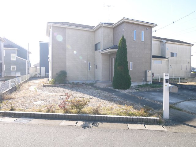 八街市八街ほ　中古戸建の外観|平成27年10月築  リビング約17.5帖  上下水 敷地約87坪 JR総武本線八街駅徒歩約16分