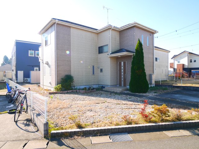 八街市八街ほ　中古戸建の外観|平成27年10月築  リビング約17.5帖  上下水 敷地約87坪 JR総武本線八街駅徒歩約16分