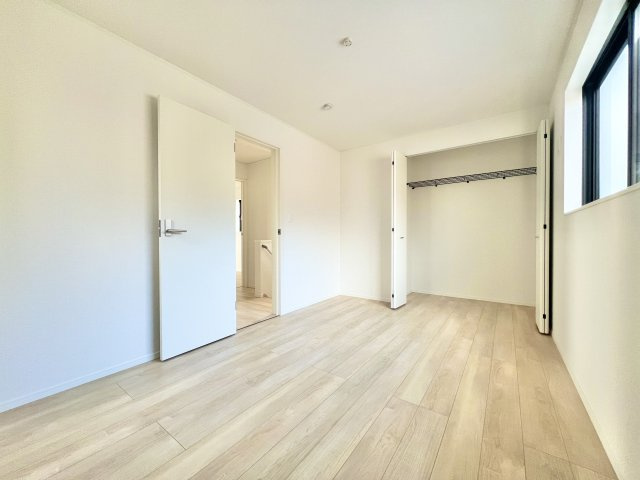 中央区鴨江3丁目　第2　1号棟の洋室|2F,　6.7畳の北側の洋室！！
北側ですが、採光がしっかり入ります。