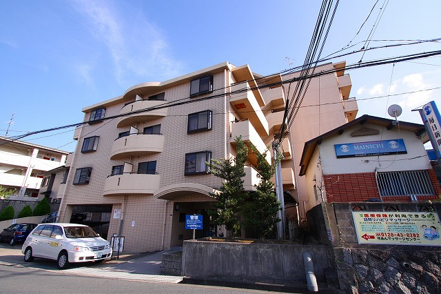 あやめ池ガーデンハイツの外観|外観もきれいです