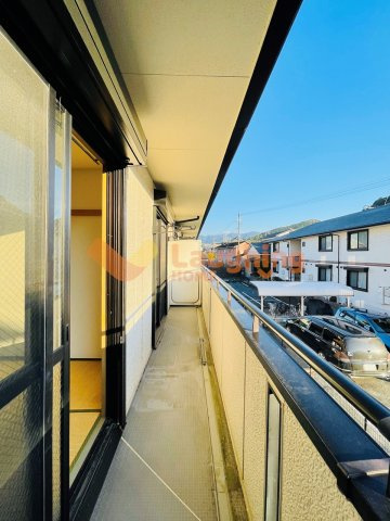 シャルムⅢのバルコニー|暖かな日差しのふりそそぐバルコニー