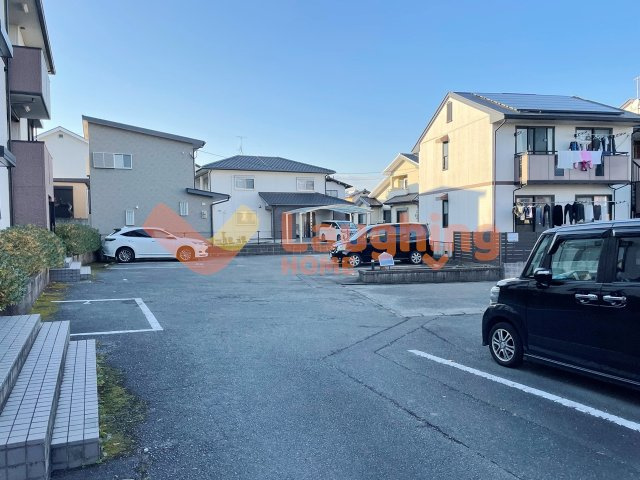 シャルムⅢの駐車場