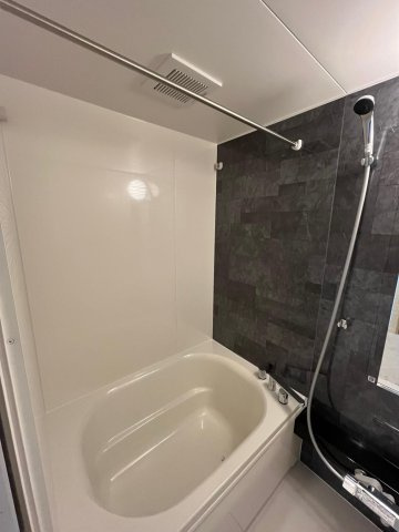 シャルムⅢの浴室|落ち着いた空間のお風呂です