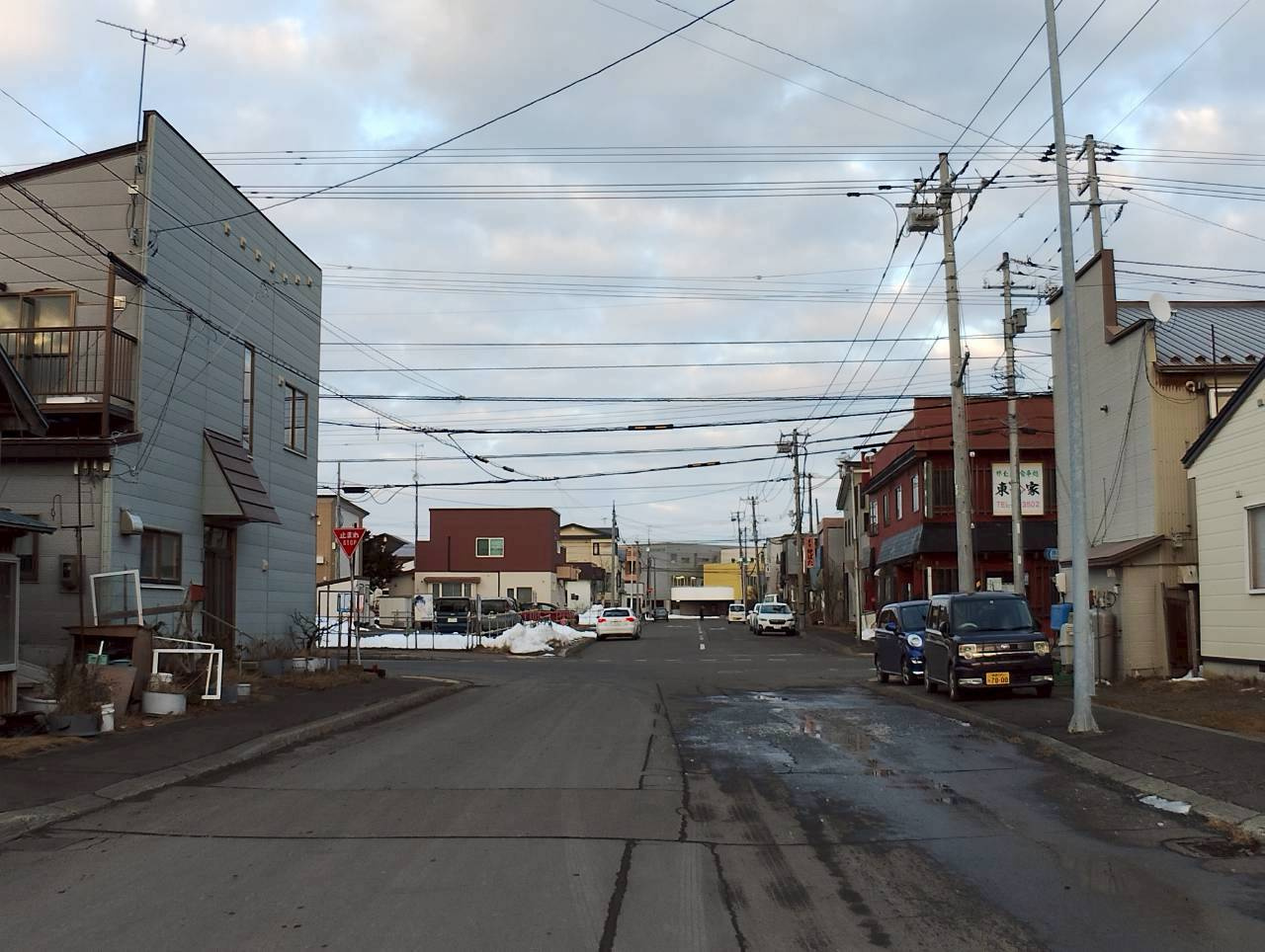 厚岸町真栄2丁目　収益物件の前面道路含む現地写真