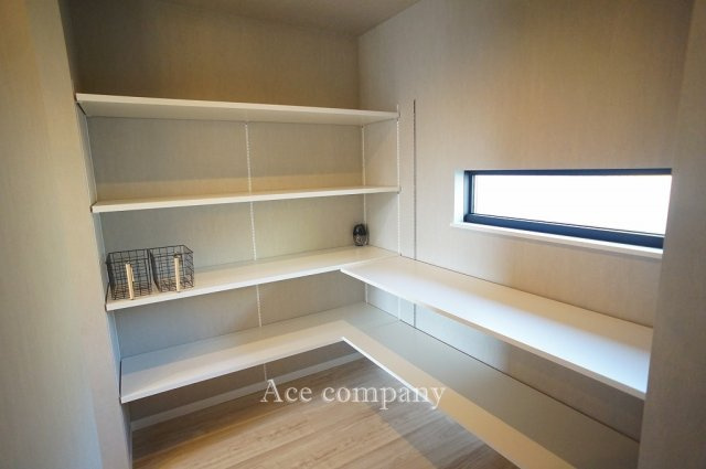 【収納】 | 八尾市東本町5丁目 | キッチンサイドに大容量のパントリーあります！