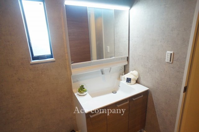 【独立洗面台】 | 八尾市東本町5丁目 | 洗面は1階と3階の2ヶ所に完備です♪こちらは1階の洗面台です☆