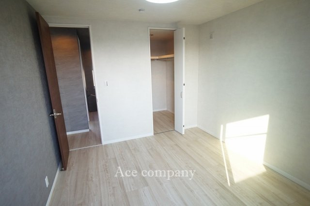 【寝室】 | 八尾市東本町5丁目 | 【3階：洋室6.1帖】広々ウォークインクローゼット完備です！