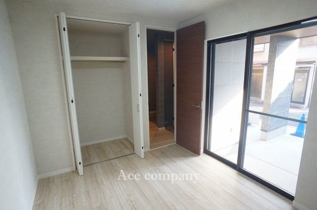 【子供部屋】 | 八尾市東本町5丁目 | 【1階：洋室5.2帖】クローゼット完備です♪