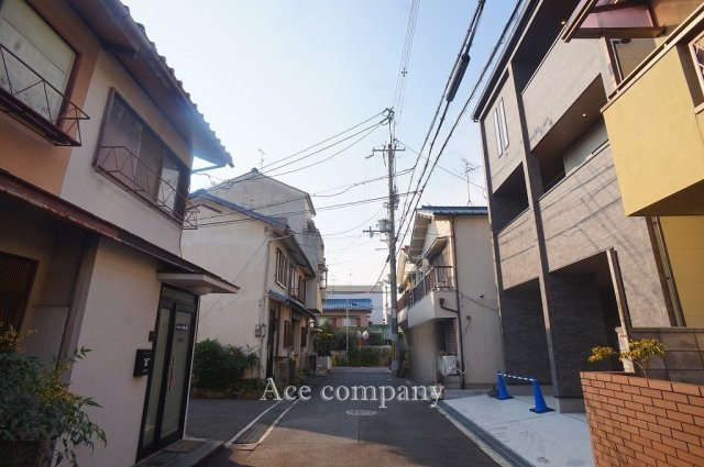 【前面道路含む現地写真】 | 八尾市東本町5丁目 | 【前面道路：幅員約4.4ｍ】スーパー・ドラッグストア・コンビニ徒歩3分圏内♪リノアス・アリオも徒歩圏内です♪