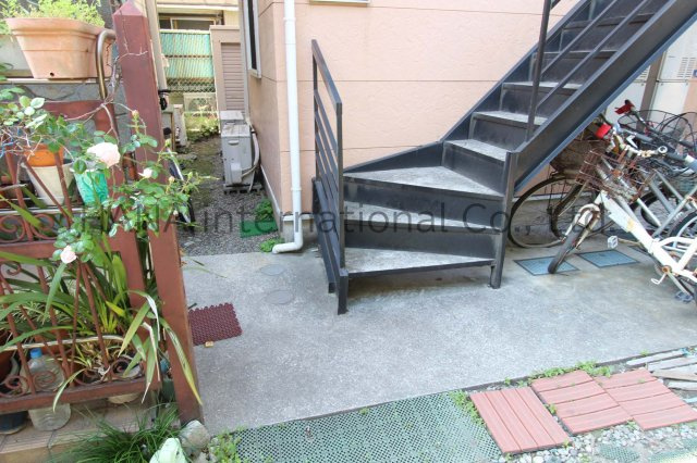 ネオステージ浅田のエントランス|同タイプ参考写真です。